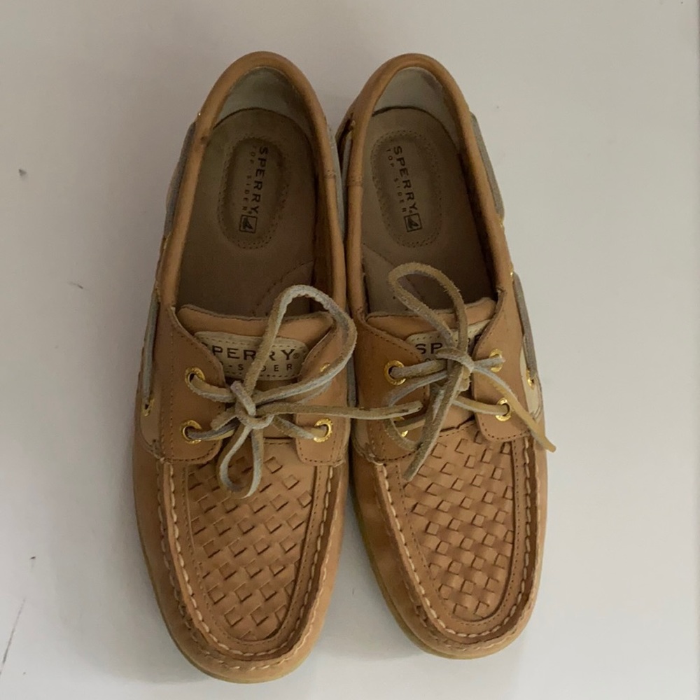 Women Sperrys, tan, size 7